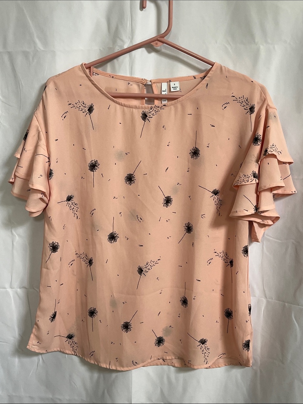 Elle Peach Floral Flutter Sleeve Blouse with dandelions